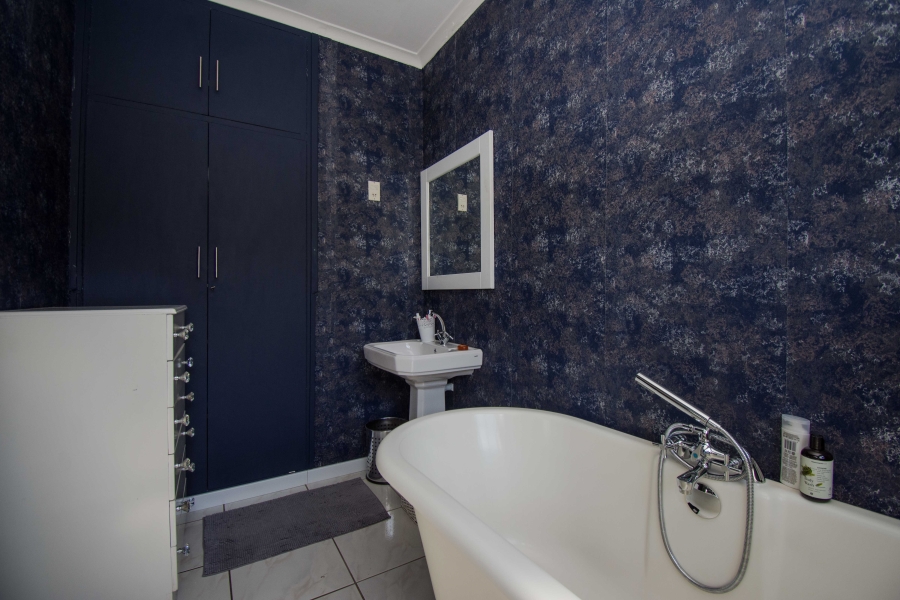 4 Bedroom Property for Sale in Parel Vallei Western Cape